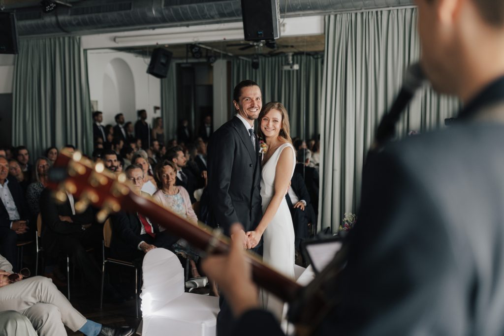 Livemusik zur Trauung mit Sänger und Gitarrist Elias Tebroke in Köln