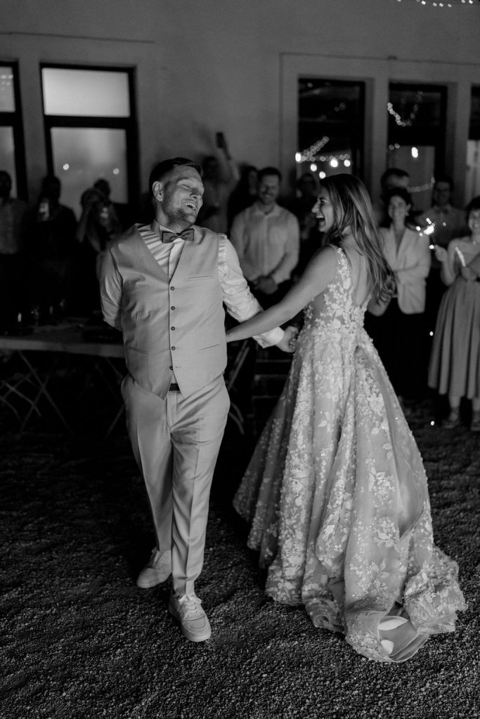 Livemusik mit Gitarre zum Hochzeitstanz