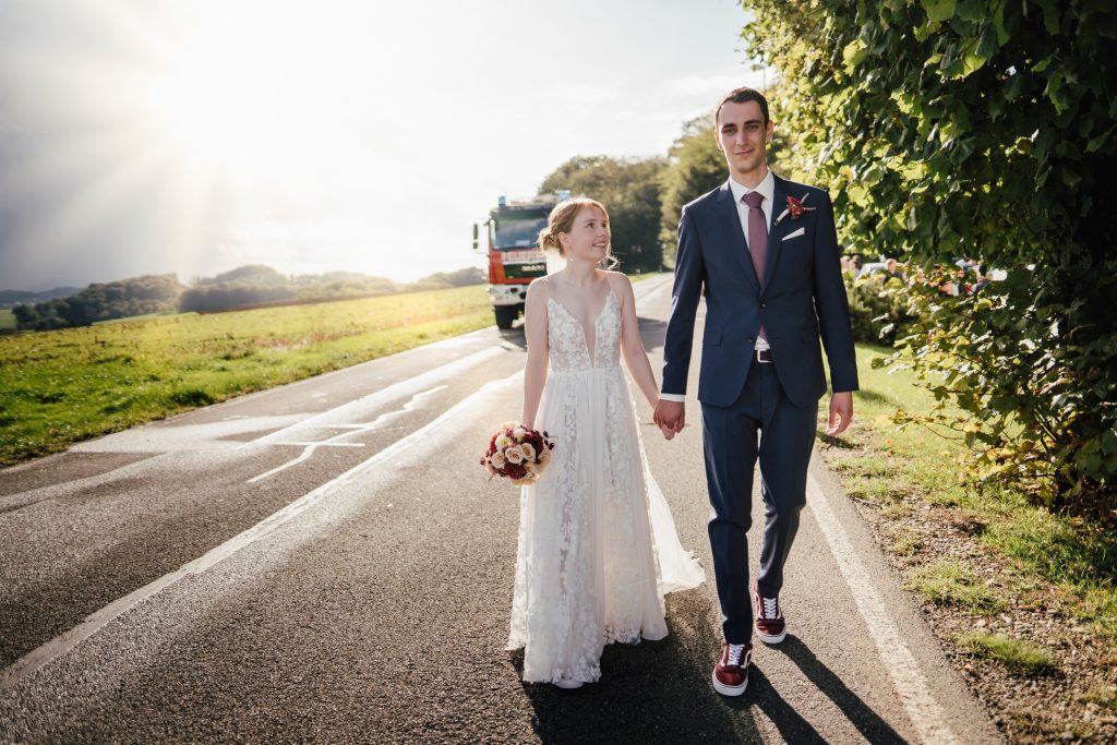 Bäutigam und Braut auf ihrer Hochzeit in Köln